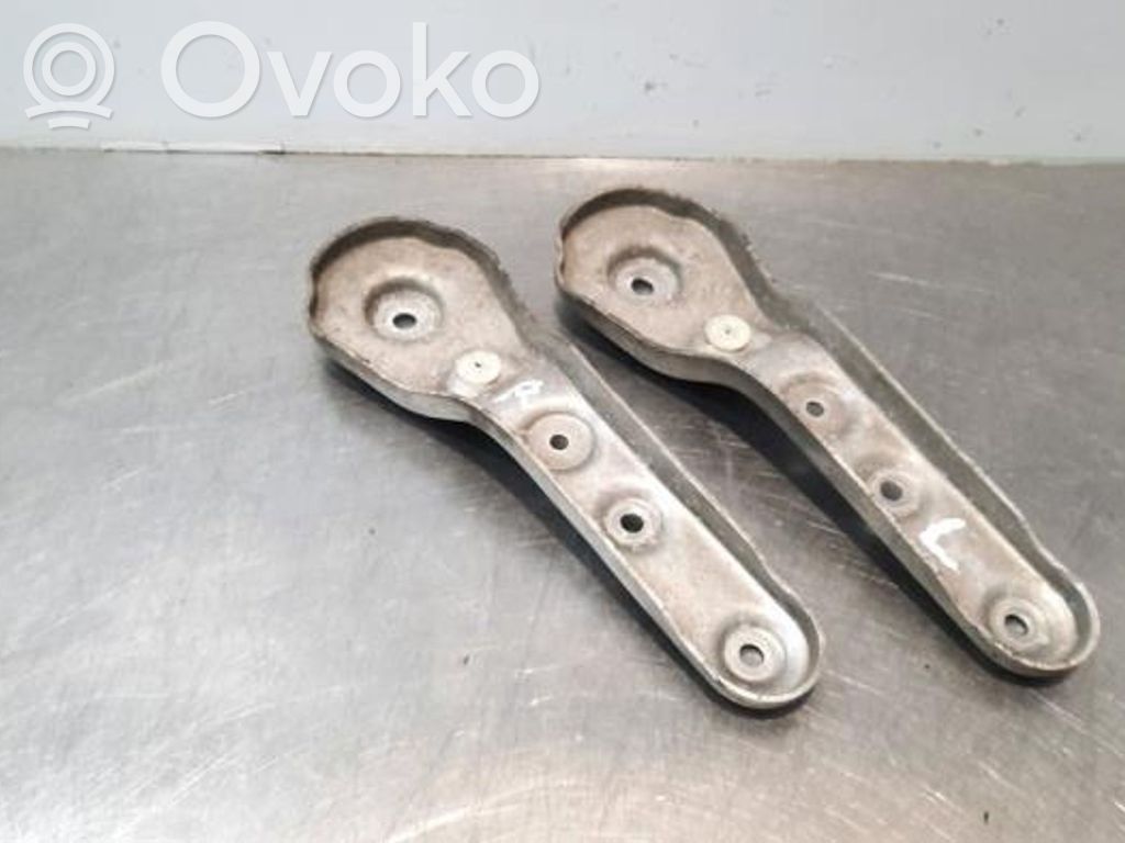 BMW 5 G30 G31 G38 Muu moottoritilan osa 