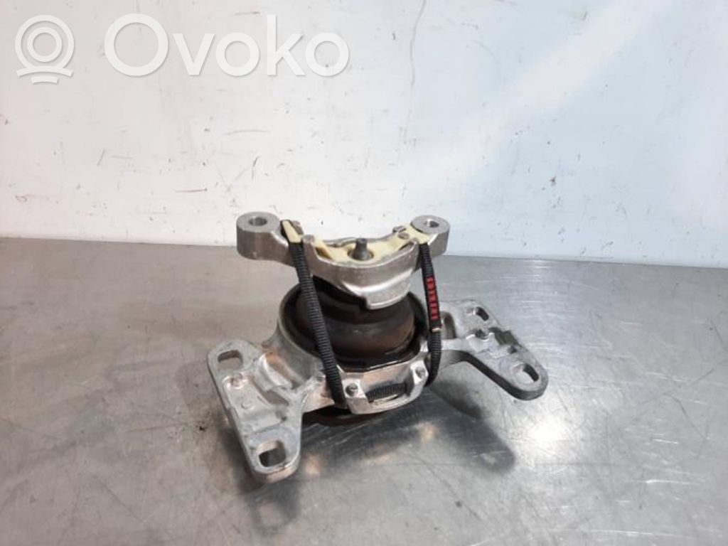 Volvo V40 Engine mount bracket 