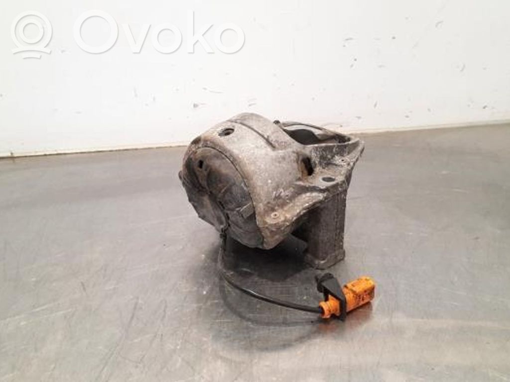 Engine mount bracket   8R0199381,8R0199381