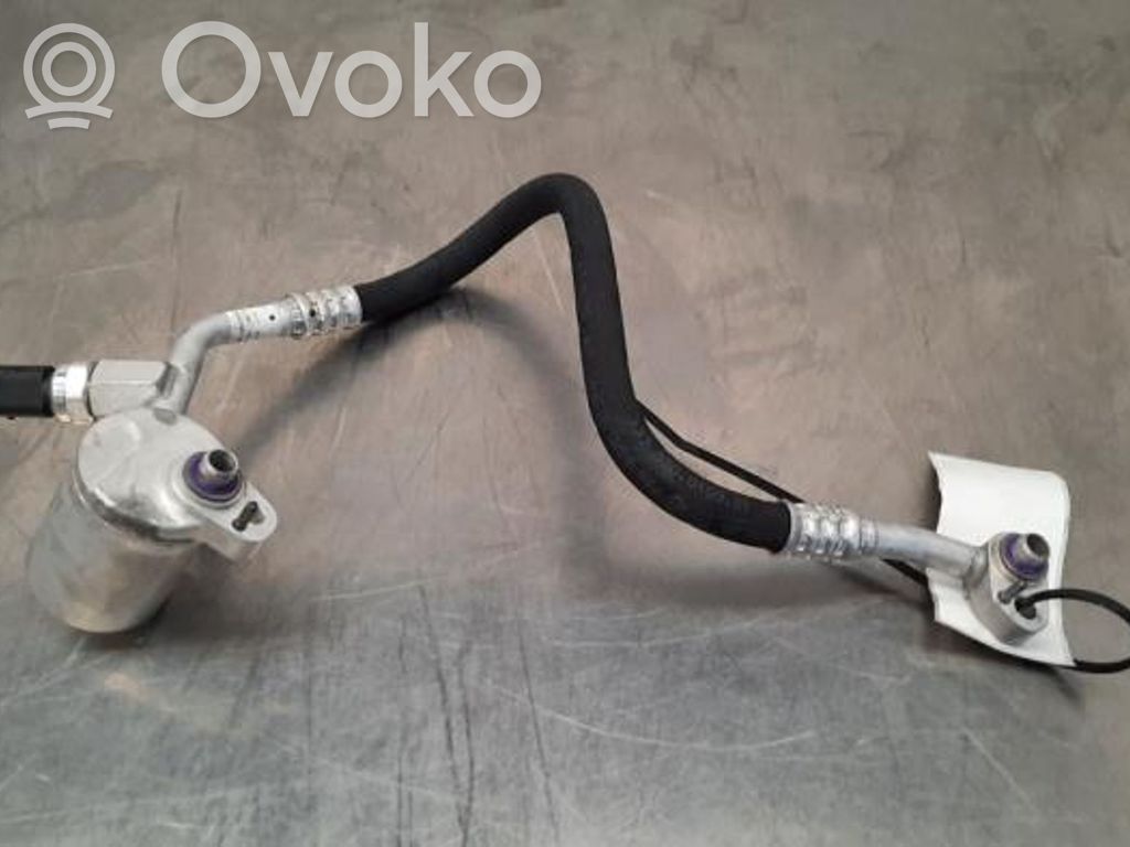 BMW iX Ilmastointilaitteen putki (A/C) 