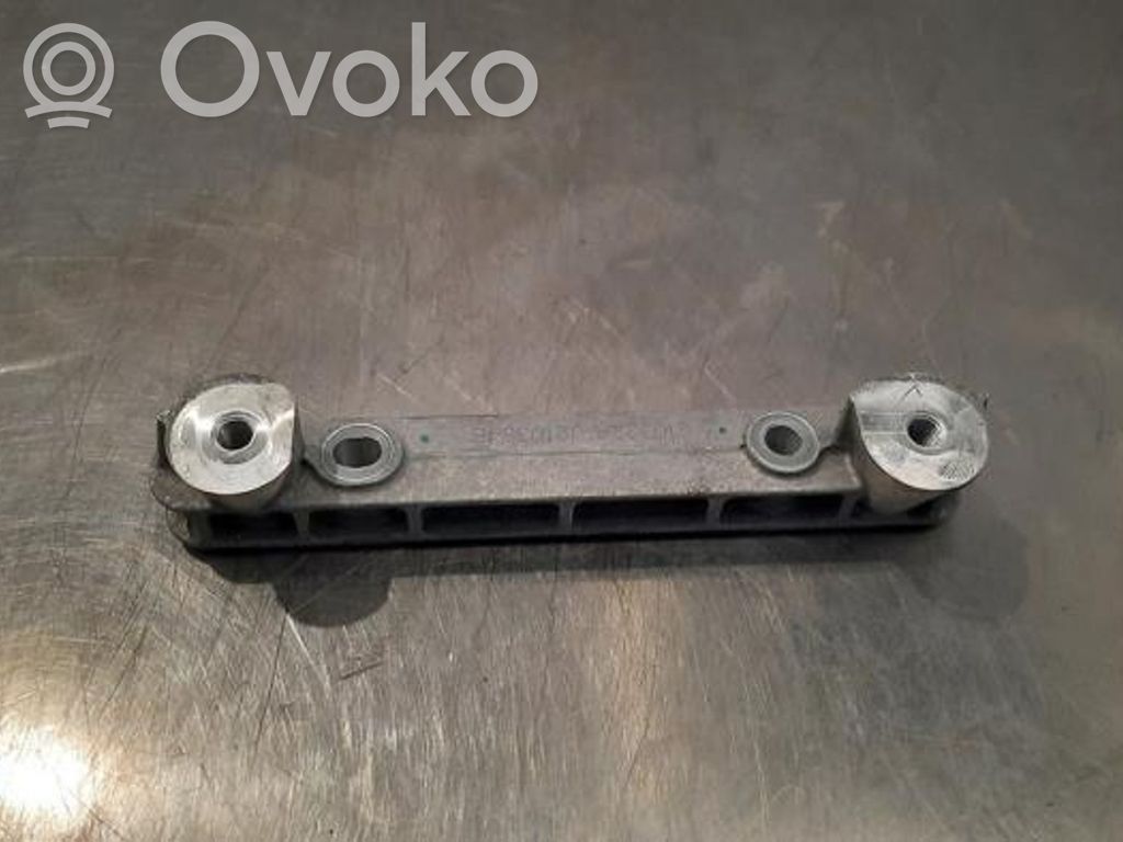 Volvo XC40 Engine mount bracket 