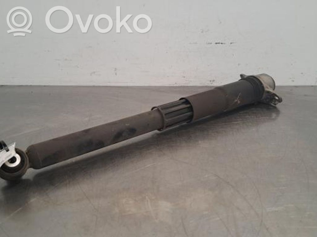 Volkswagen Golf VIII Amortyzator tylny 