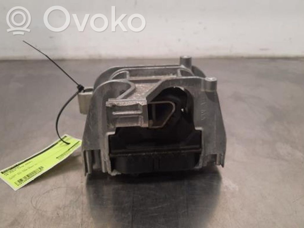 Volkswagen Polo VI Engine mount bracket 