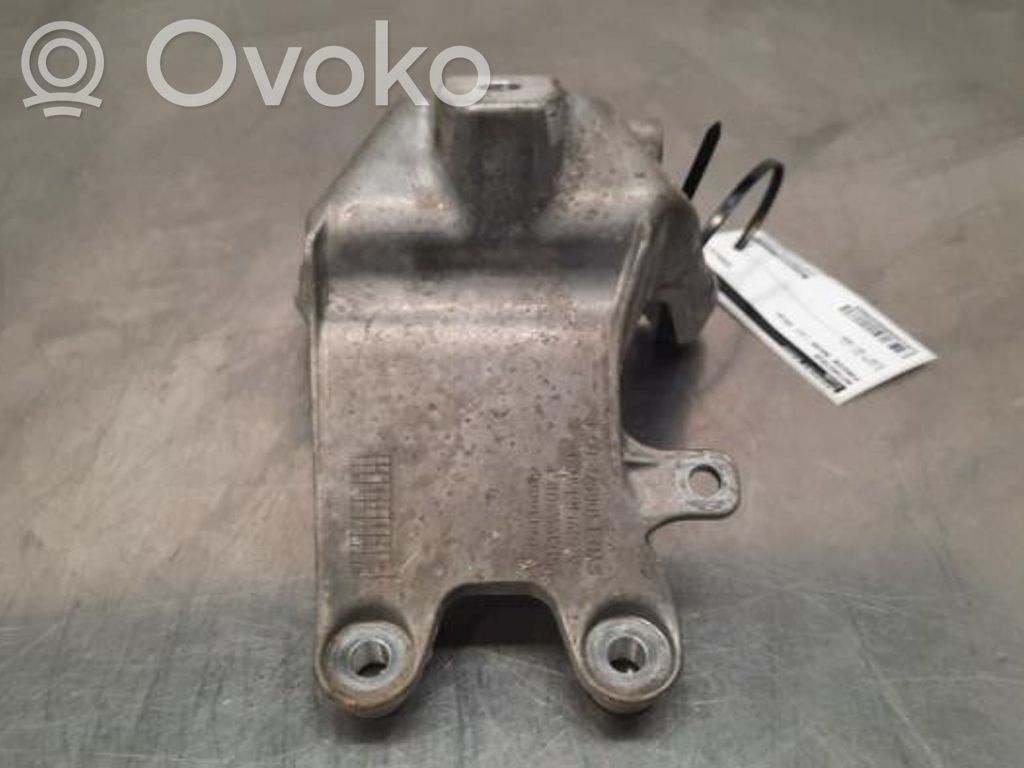 Porsche Macan (95B) Engine mount bracket 