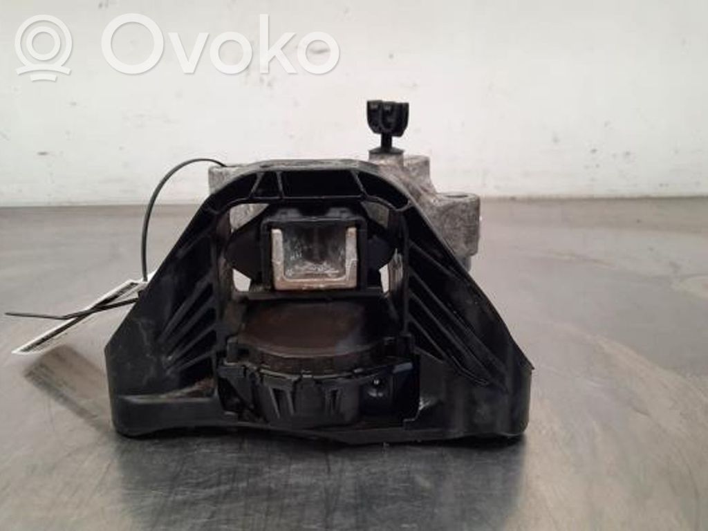 Renault Captur Engine mount bracket 