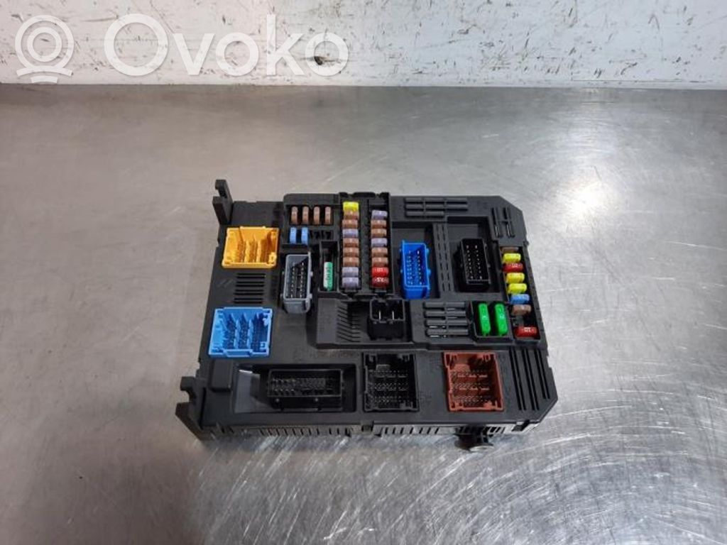 Opel Corsa F Skrzynka bezpieczników / Komplet