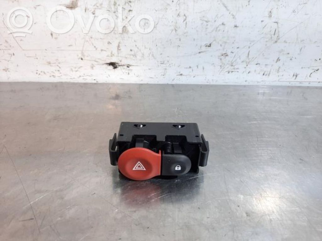 Renault Twingo III Hazard light switch 