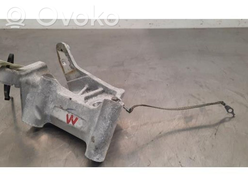 Volvo V60 Engine mount bracket 