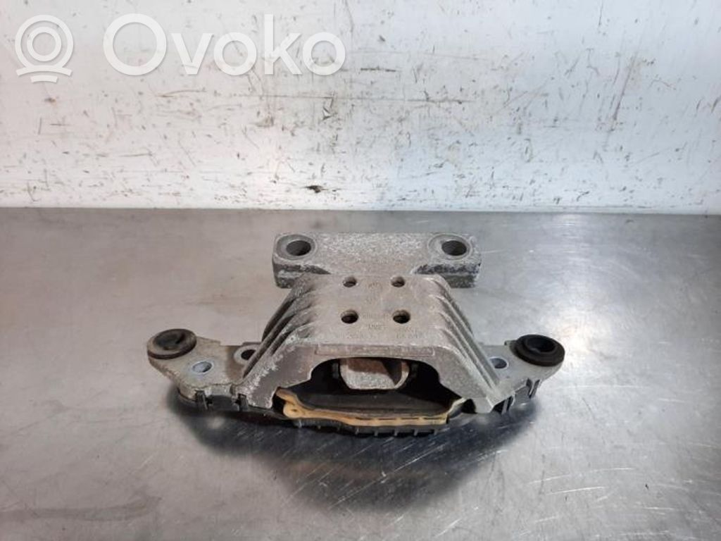 Opel Astra K Engine mount bracket 