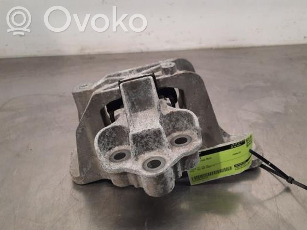 Ford Focus Engine mount bracket 