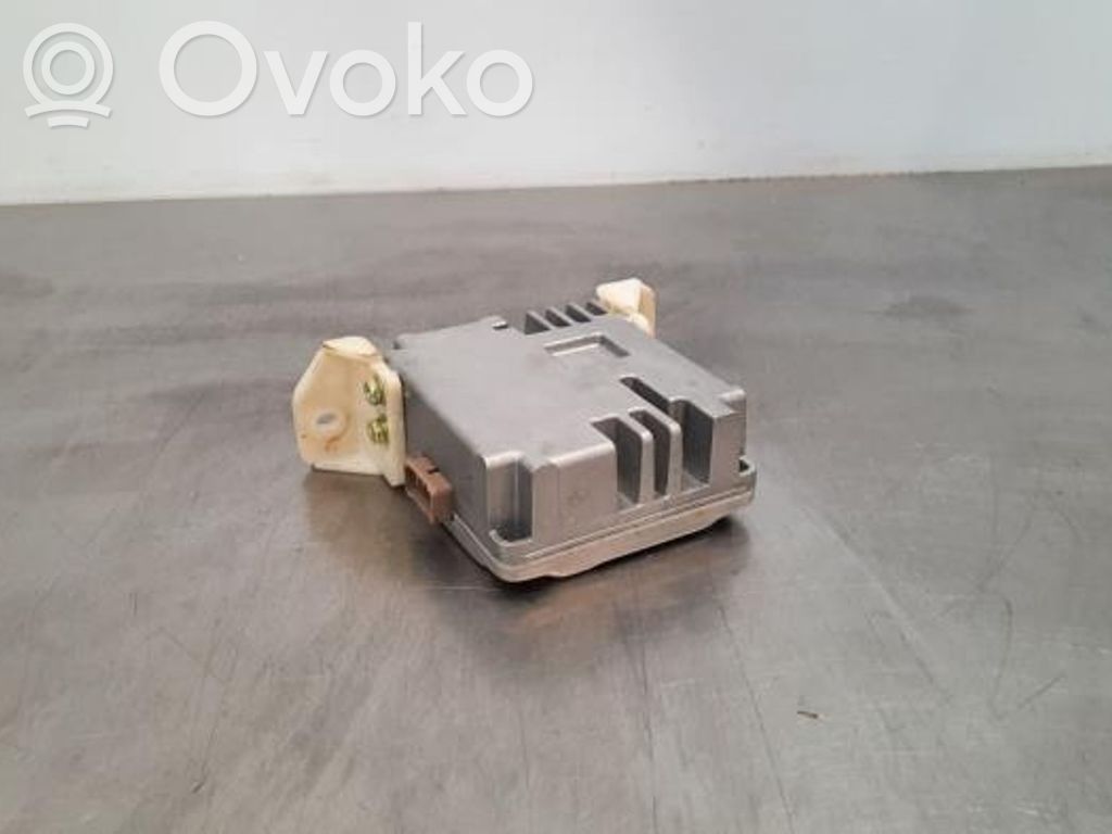 Inversor/convertidor de voltaje   951002W300