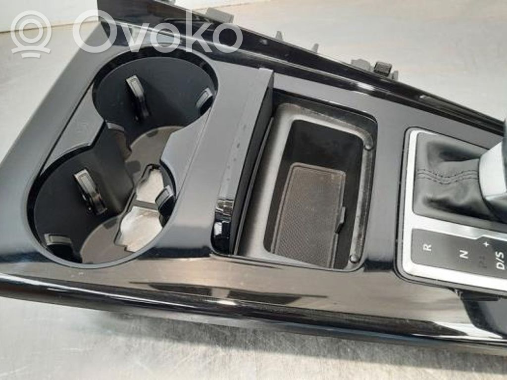 Audi A4 S4 B9 8W Centrinė konsolė 