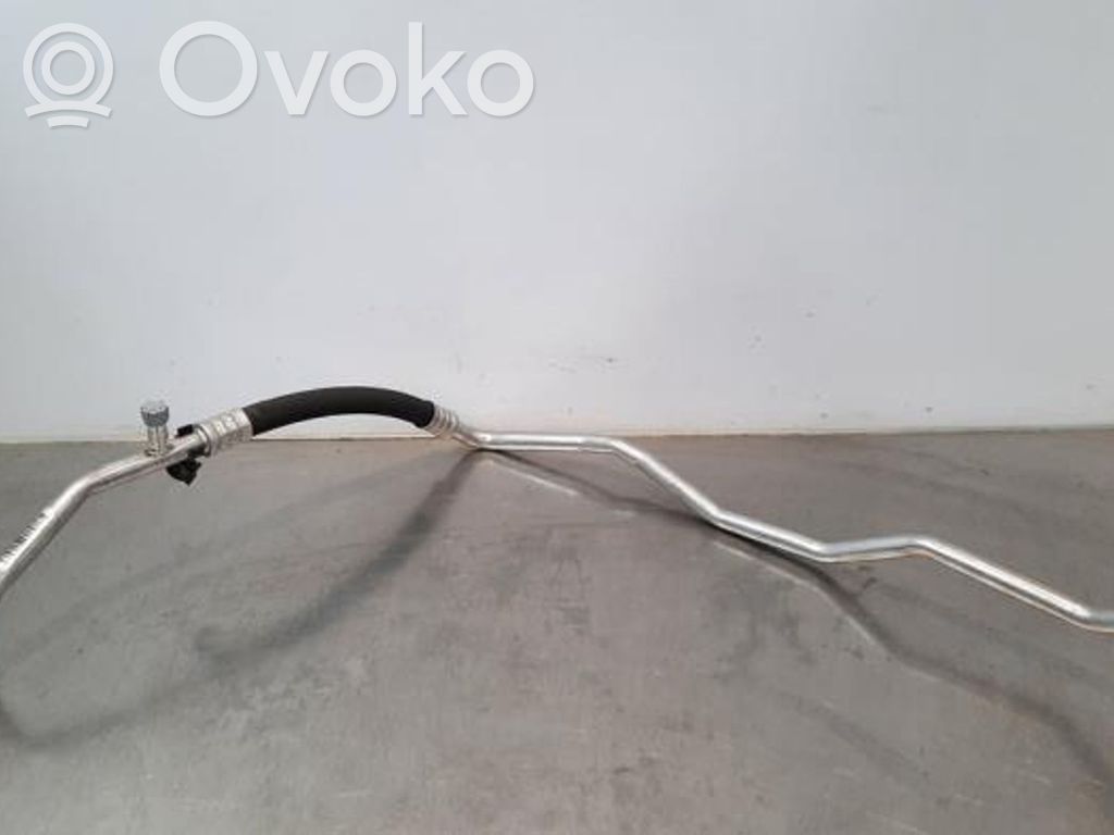 BMW 1 F40 Ilmastointilaitteen putki (A/C) 