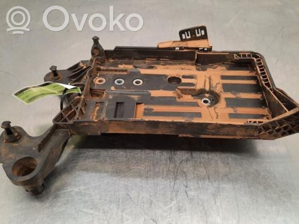 Akumuliatoriaus dėžė   5Q0915331K,5Q0915331K