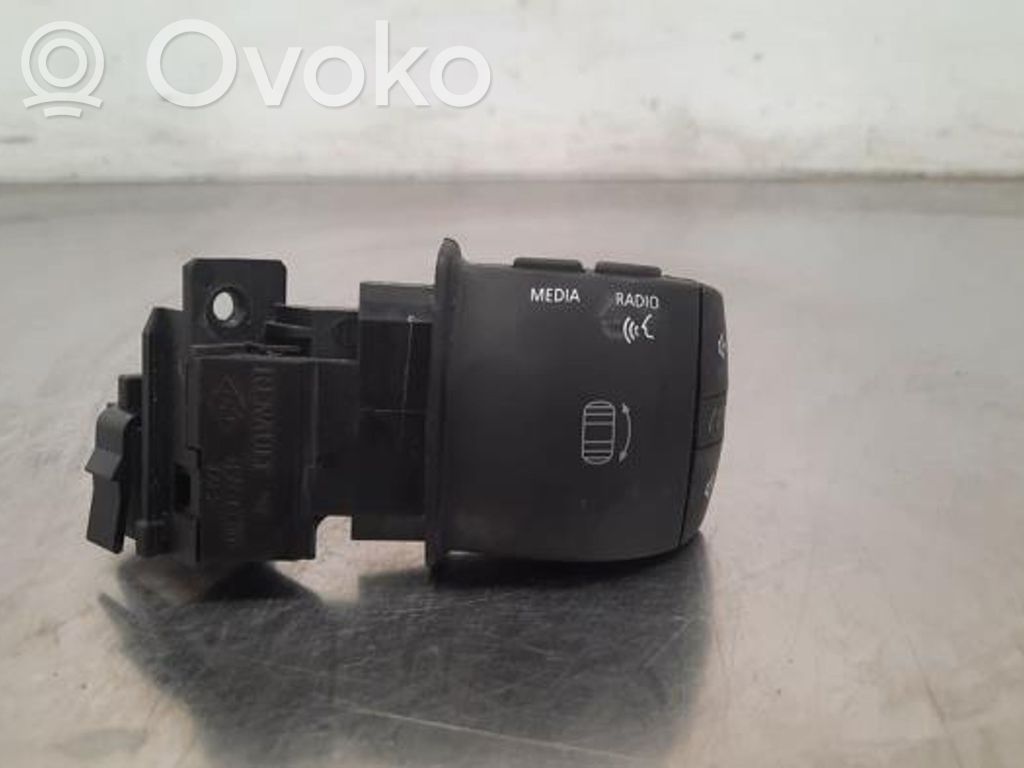 Renault Master III Boutons / interrupteurs volant 