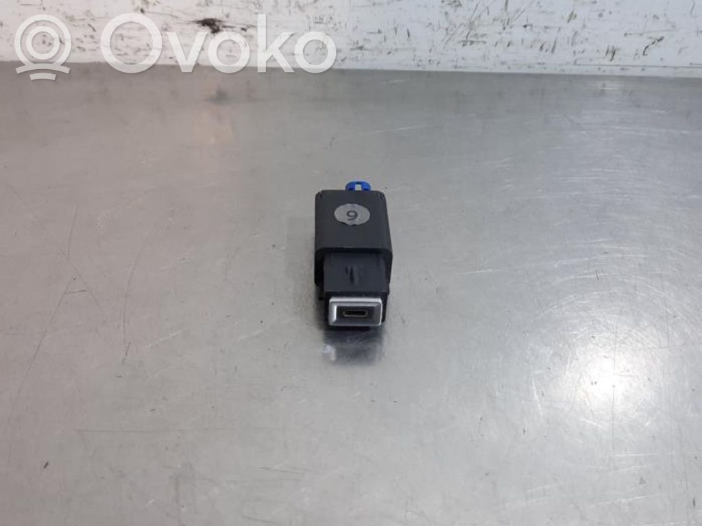 Citroen C4 II Gniazdo / Złącze USB 