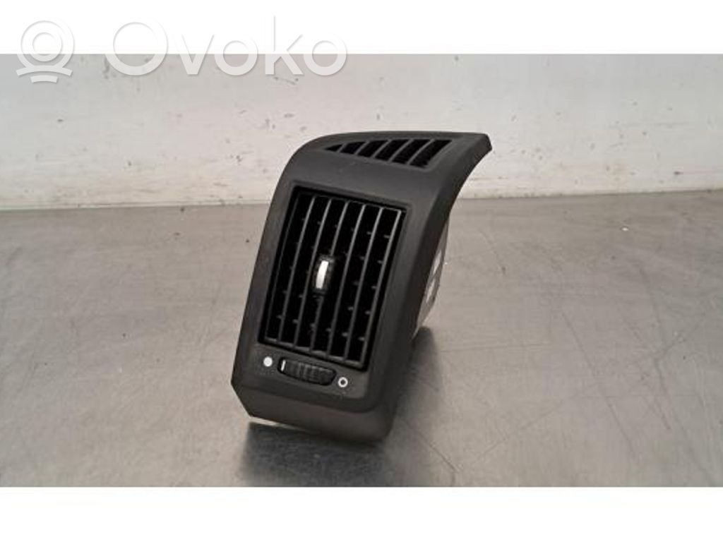 Rejilla de ventilación central del panel