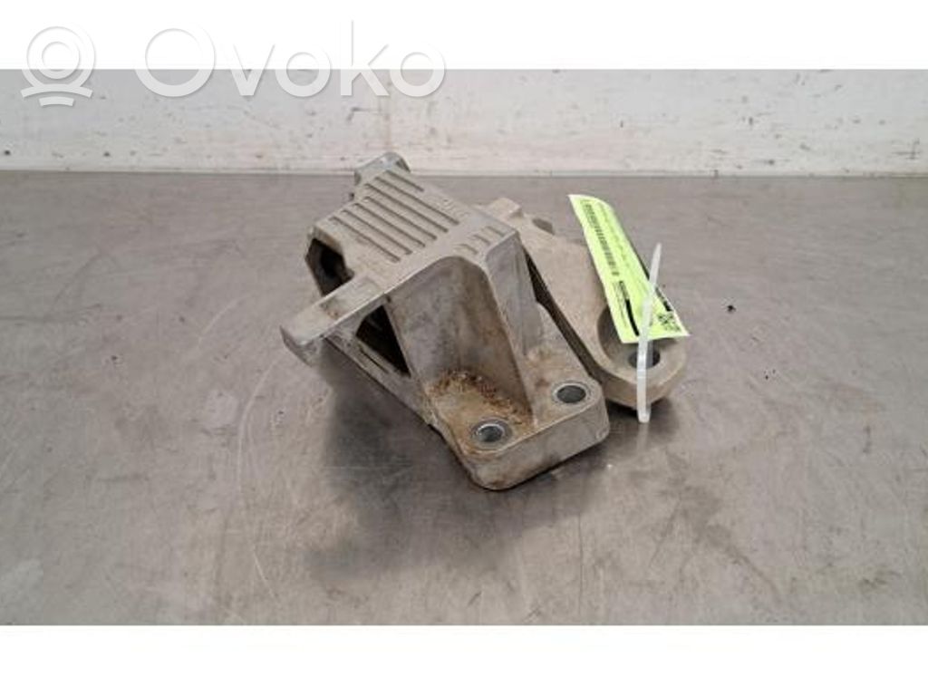 Volvo XC40 Gearbox mounting bracket 