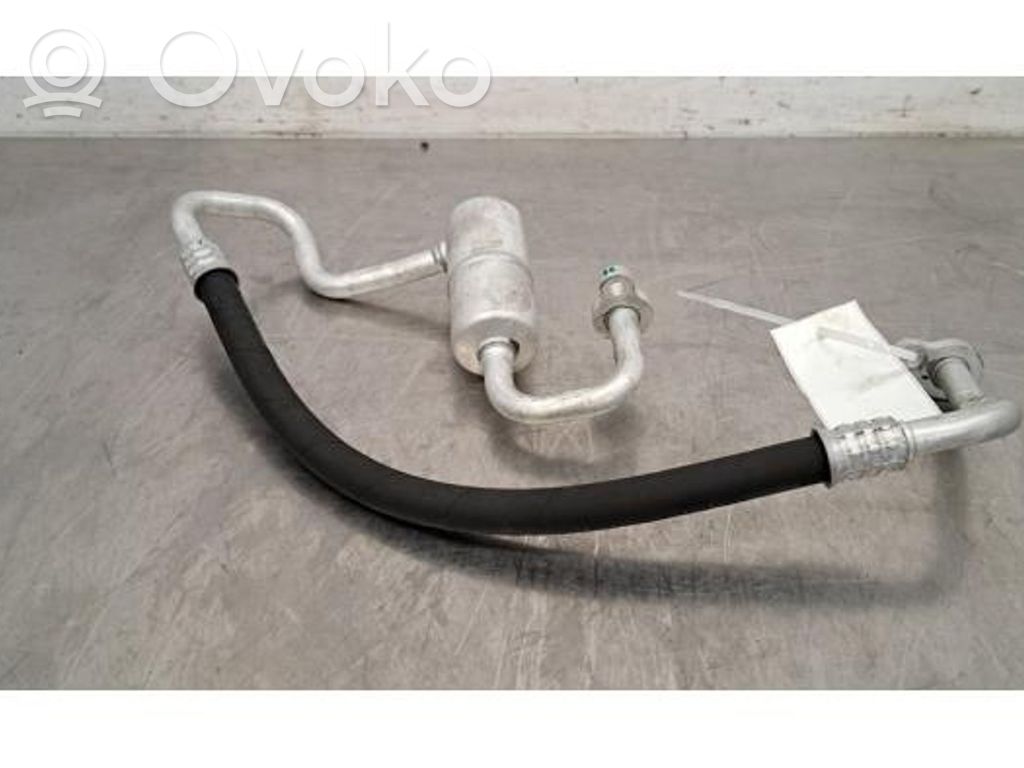 Volvo XC40 Ilmastointilaitteen putki (A/C) 