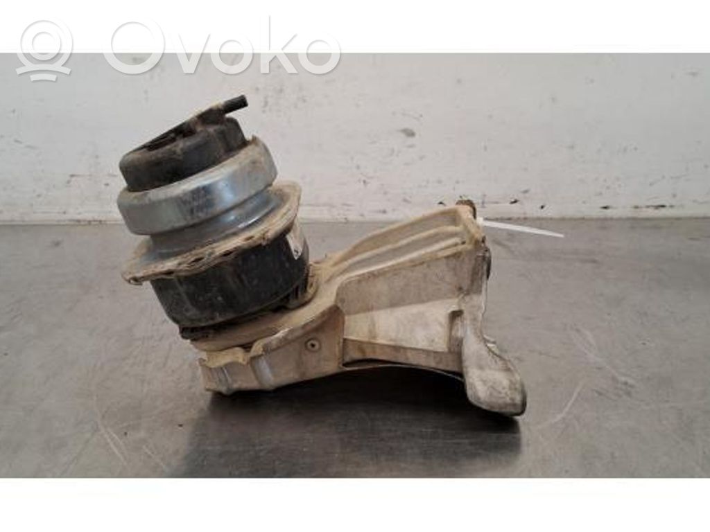 BMW X5 E70 Engine mount bracket 