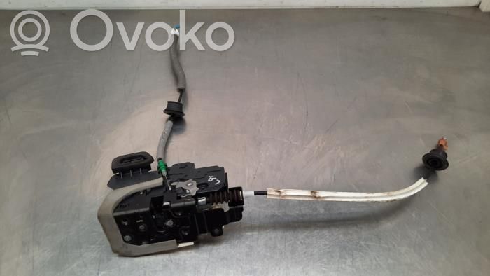 Audi RS6 C8 Takaoven lukko 