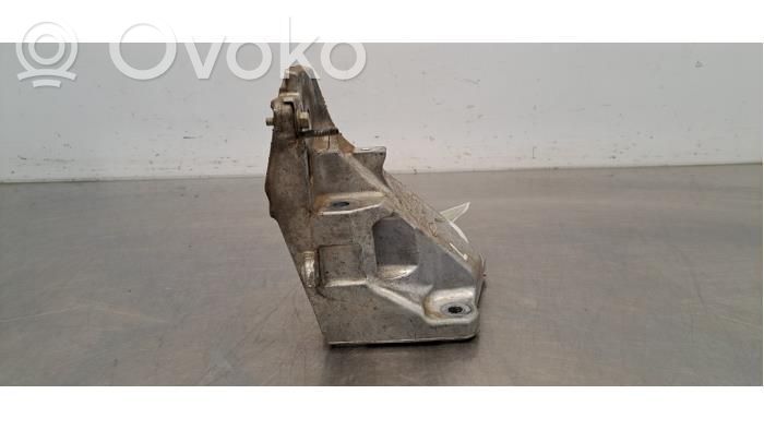 Land Rover Defender Engine mount bracket 