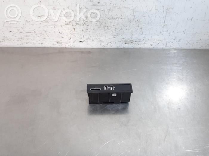 Mercedes-Benz C W205 Connettore plug in USB