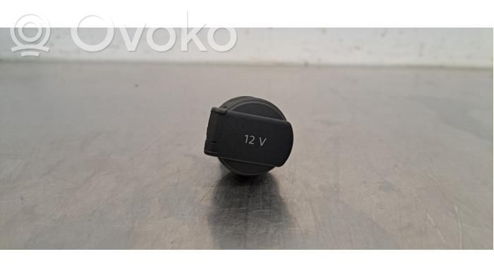Gniazdo 12V przednie