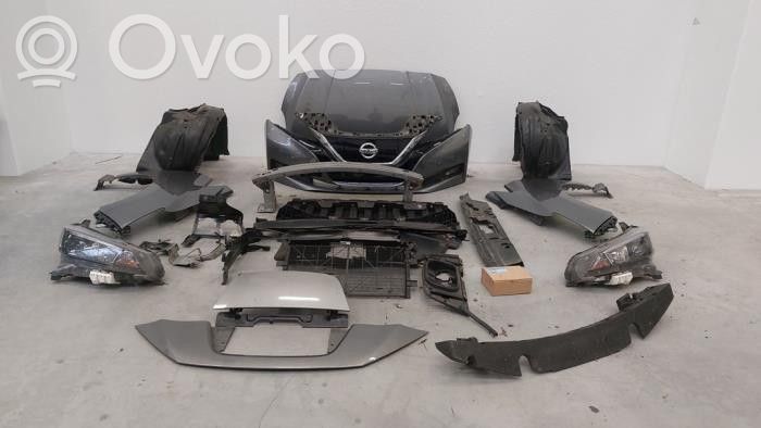Nissan Leaf II (ZE1) Kit de repuestos delanteros