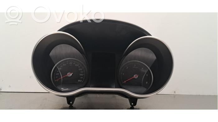 Mercedes-Benz C W205 Vitezometru (grup de instrumente) 