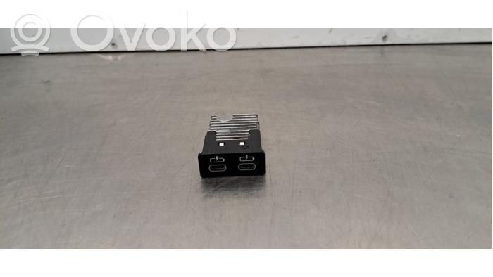 BMW iX1 Enchufe conector USB 