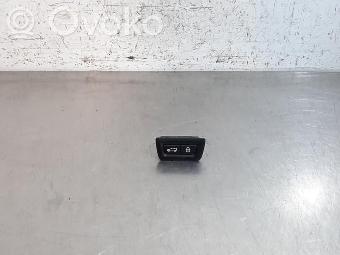 BMW 2 F45 Tailgate/trunk/boot open switch 