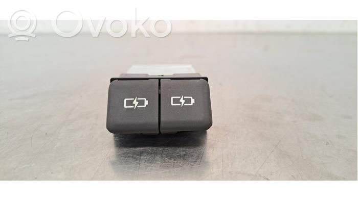 Toyota RAV 4 (XA50) Разъем USB 
