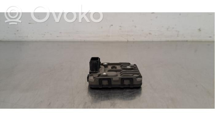 Sensor de radar Distronic   8821048150