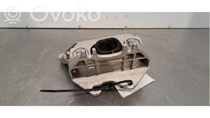 Engine mount bracket   112535643R