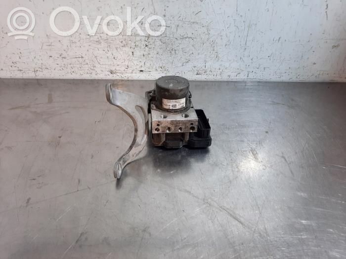 Opel Insignia B Brake booster 
