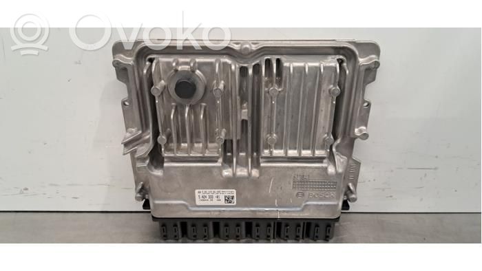 BMW 1 F40 Engine control unit/module 