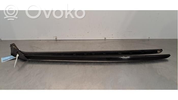 Opel Astra L Listwa szyby czołowej / przedniej 
