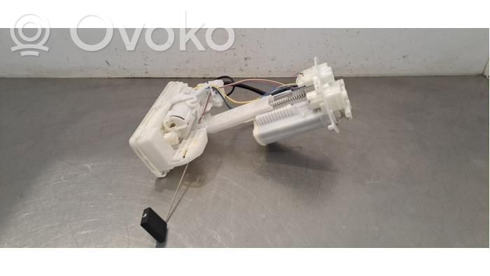 Toyota Yaris Cross Pompa carburante immersa