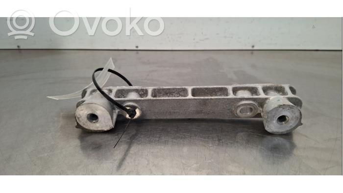 Volvo XC40 Engine mount bracket 