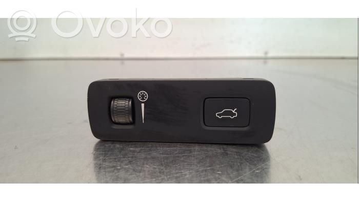 Volvo XC40 Tailgate/trunk/boot open switch 