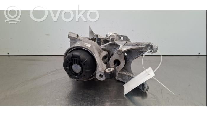 Audi A4 S4 B9 8W Engine mount bracket 