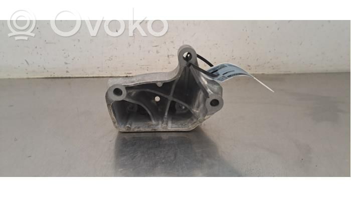 Skoda Kamiq Vaihdelaatikon kannake 