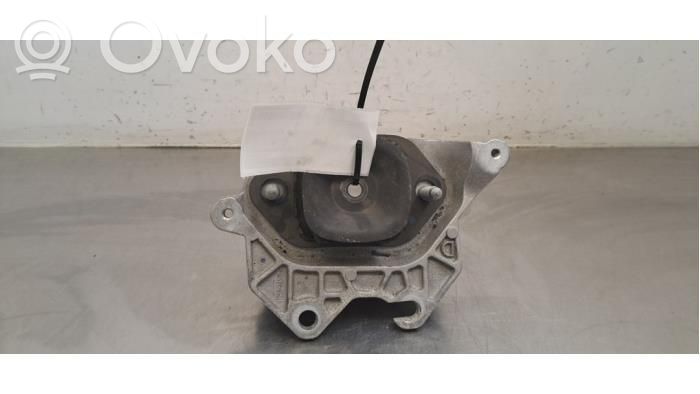 Renault Arkana Engine mount bracket 