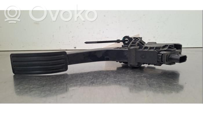 Lynk & co 01 Gaspedal 