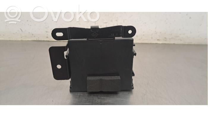 Antennin ohjainlaite   478806US0A