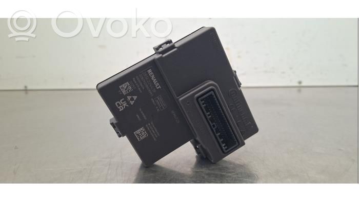 Renault Megane E-Tech Antenna control unit 