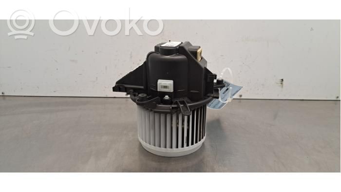 Peugeot 3008 II Вентилятор печки 