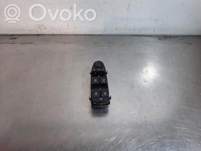 Dacia Duster III Electric window control switch 