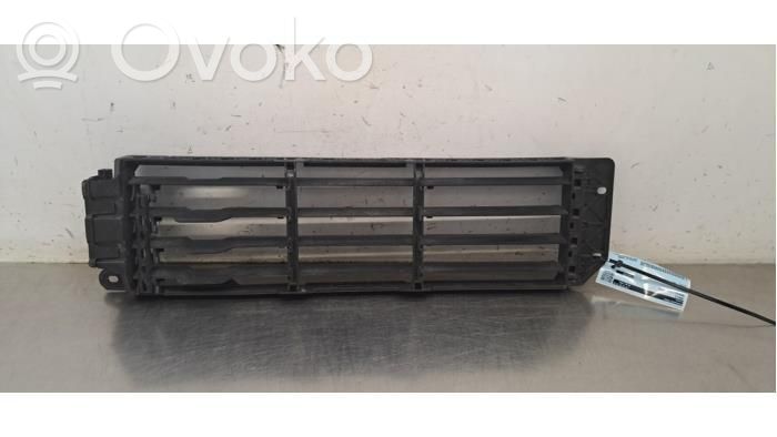 Renault Captur II Front bumper upper radiator grill 